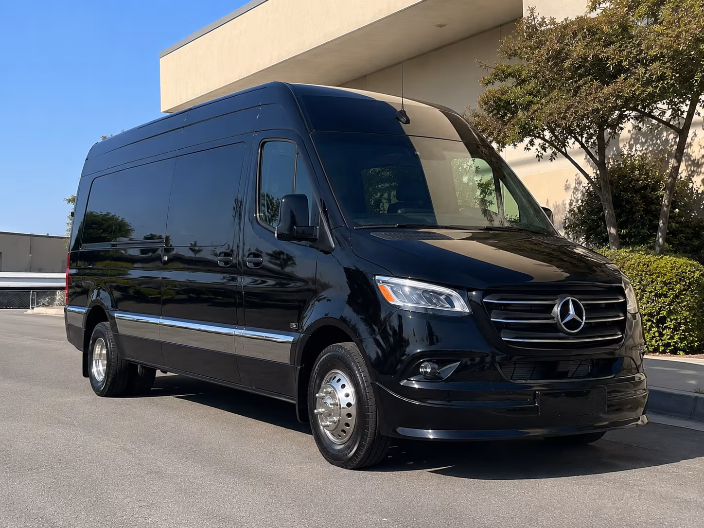 Detroit Airport Shuttle & Transportation party bus exterior